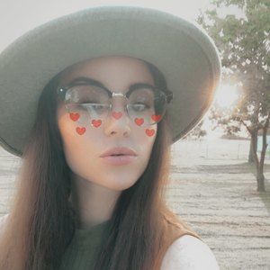 Meet your Posher, Kaytlin